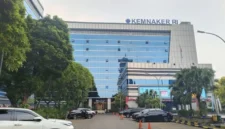 Keterangan foto : Gedung Kemenaker RI, Minggu (27/4/2026)