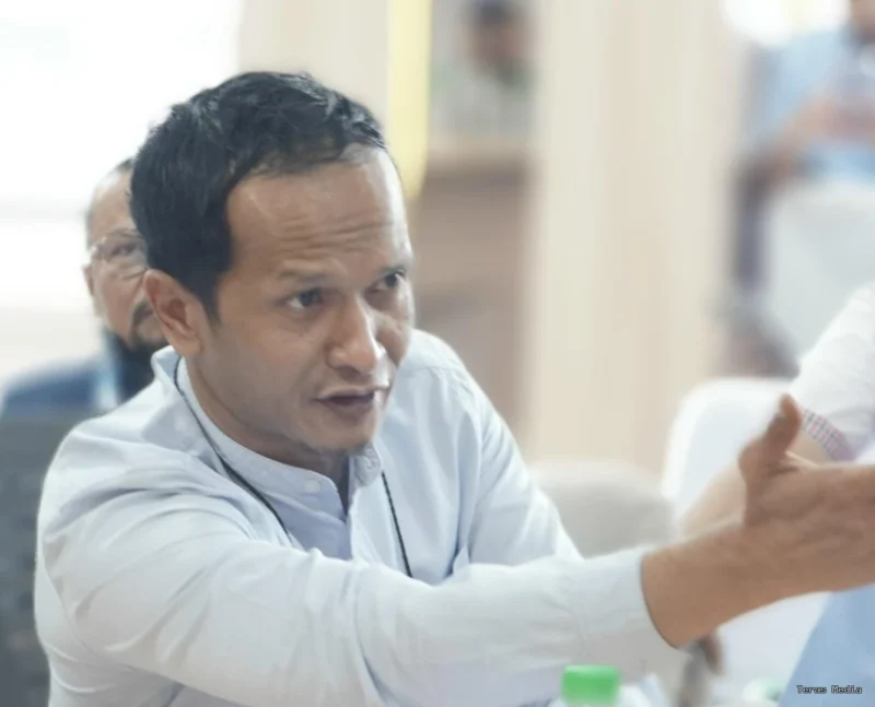 Keterangan foto : Sekretaris Jenderal Tim 8 Prabowo-Gibran, Akhrom Saleh, Minggu (19/4/2026)