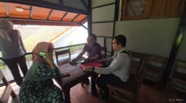 Keterangan foto : Kejari) Jakarta Pusat bersama Tim Tangkap Buronan (Tabur) Kejaksaan Tinggi (Kejati) Daerah Khusus Jakarta berhasil mengamankan Daftar Pencarian Orang (DPO) terpidana kasus penggelapan dan pencucian uang, Indah Harini, pada Rabu (15/4/2026)