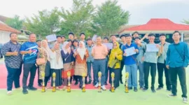 Keterangan poto : Peserta Lomba FL3SN SMK PGRI Rangkasbitung saat berpoto bersama Kepala Sekolah Guru dan Pelatih usai merebut Delapan Juara 2 dan Tiga dalam Lomba FL3SN Tingkat Kabupaten (Doksus)