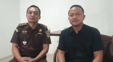 Keterangan foto : Kepala Seksi Tindak Pidana Khusus Kejaksaan Negeri Lebak, Agung Almaliki, didampingi Kepala Seksi Intelijen Yudhit Ksatria Rindyatmaja, Kamis (2/4/2/2026)