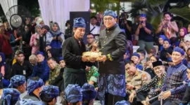 Keterangan foto : Warga Baduy temui Gubernur saat Seba, Minggu (26/4/2026)