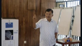 Keterangan foto : Mantan wakil Presiden RI Jusuf Kalla, Minggu (19/4/2026)
