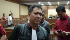 Keterangan foto : Proses persidangan dugaan korupsi pengadaan perangkat Chromebook untuk program digitalisasi pendidikan di lingkungan Kementerian Pendidikan, Kebudayaan, Riset, dan Teknologi yang sedianya digelar pada Rabu, 22 April 2026, di Pengadilan Tindak Pidana Korupsi Jakarta Pusat terpaksa ditunda.