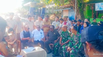 Pertemuan antara Asisten I Setda Kota Sorong Jeremias Gembenop, Kepala BPN Kota Sorong Pamela Tambunan, Ketua DPR Kota Sorong Jhon Lewerisa, Anggota DPR Otsus PBD serta perwakilan Korem 181 PVT dan Daud Saupar bahas penyelesaian status tanah samping swiss-belhotel.