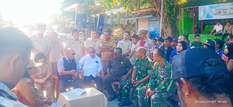 Pertemuan antara Asisten I Setda Kota Sorong Jeremias Gembenop, Kepala BPN Kota Sorong Pamela Tambunan, Ketua DPR Kota Sorong Jhon Lewerisa, Anggota DPR Otsus PBD serta perwakilan Korem 181 PVT dan Daud Saupar bahas penyelesaian status tanah samping swiss-belhotel.