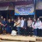 Keterangan foto : Senyum bahagia dan rasa syukur terpancar jelas dari wajah para sesepuh dan warga adat Kanekes, Desa Cibeo, Kecamatan Leuwidamar saat terima bantuan beras dari Bulog, Jumat (17/4/2026)