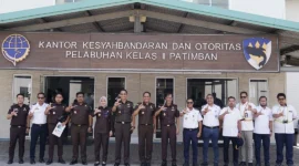 Keterangan foto : Kajati Jabar Dr Hermon Dekristo saat melakukan peninjauan dan inspeksi lapangan ke lokasi pembangunan Pelabuhan Patimban Fase I-2, Kabupaten Subang, pada Senin (20/04/2026)