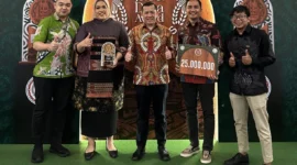 Keterangan foto : Kejaksaan Negeri Jakarta Pusat, berhasil meraih gelar Juara Favorit dalam kategori Lomba Film Pendek pada ajang bergengsi Jaga Desa Award 2026.