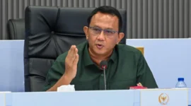 Keterangan foto : Wakil Ketua Komisi I DPR Fraksi Demokrat, Anton Sukartono Suratto, Senin (6/4/2026)