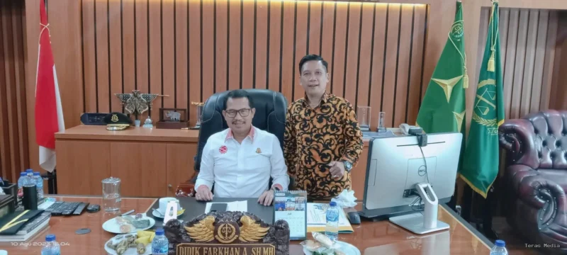 Keterangan foto : Sekjen Matahukum Mukhsin Nasir bersama Sesjam Pidsus Kejagung Dr Didik Farkhan, Kamis (30/4/2026)