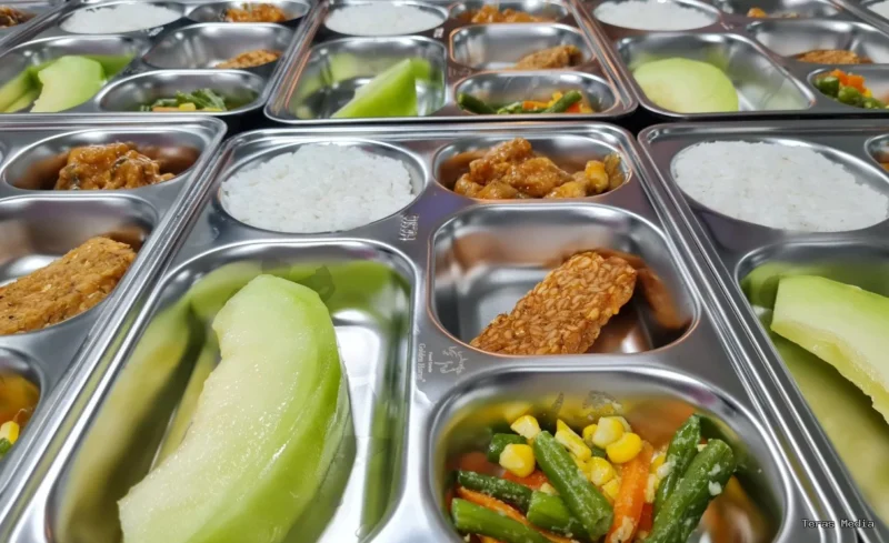 Keterangan foto : Program Makan Bergizi, Senin (27/4/2026)