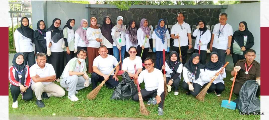 Dari Halaman hingga Ruang Kerja, RSUD Balaraja Kompak Sukseskan Kamis Bersih 3 Dari Halaman hingga Ruang Kerja, RSUD Balaraja Kompak Sukseskan Kamis Bersih I Teras Media