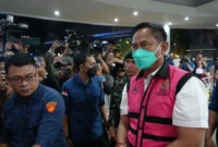 Keterangan foto : Tim Penyidik pada Jaksa Agung Muda Bidang Tindak Pidana Khusus menetapkan tiga orang sebagai tersangka dalam kasus dugaan tindak pidana korupsi yang terjadi dalam pengelolaan kegiatan pertambangan PT AKT di Kabupaten Murung Raya, Jumat (24/4/2026)