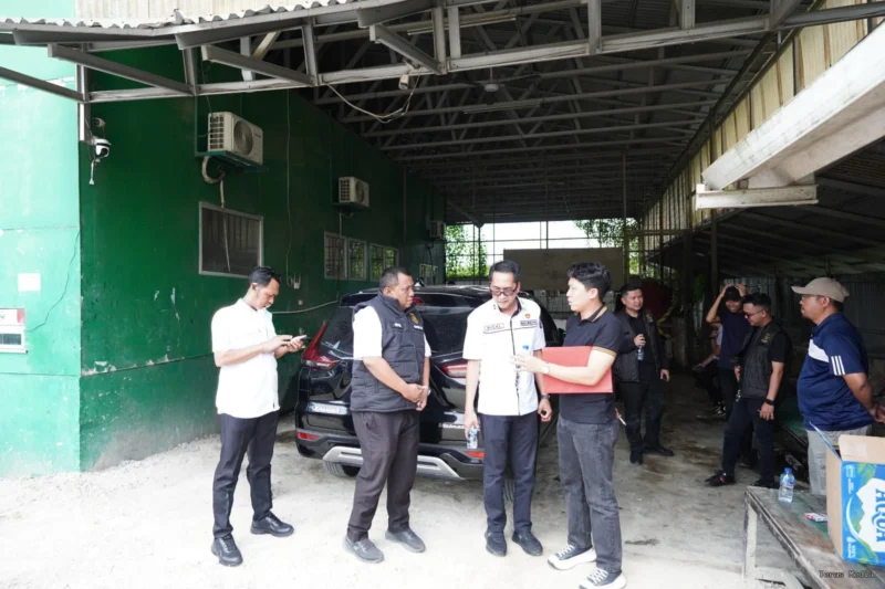 Keterangan foto : Tim Penyidik Bidang Tindak Pidana Khusus (Pidsus) resmi melakukan penyitaan sejumlah aset berat milik PT KMM, terkait penyidikan perkara dugaan tindak pidana korupsi kegiatan pendistribusian semen di wilayah Provinsi Sumatera Selatan periode tahun 2018 hingga 2022.