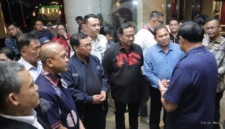 Keterangan foto : Ketua DPD Partai Demokrat Jawa Barat Anton Suratto saat menyambut Presiden ke 6 RI Susilo Bambang Yudhoyono, Kamis (30/4/2026)