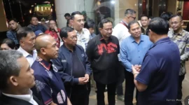 Keterangan foto : Ketua DPD Partai Demokrat Jawa Barat Anton Suratto saat menyambut Presiden ke 6 RI Susilo Bambang Yudhoyono, Kamis (30/4/2026)