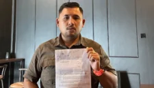 Keterangan foto : Kuasa Hukum Korban, Donny Manurung, dalam pernyataan resminya, Jumat (24/4/2026)