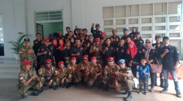 Ratusan Anggota GRIB Jaya Lebak Sambut Kedatangan H. Hercules dalam Acara Seba Baduy 2026