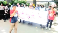 Aksi KMI di Kejagung RI Tekan Penegak Hukum Jumat, 24 April 2026. 