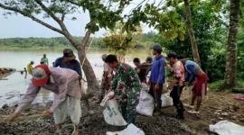 Keterangan foto : Puluhan personel TNI dari Koramil 0113/Cibaliung, Kodim 0601 Pandeglang.
