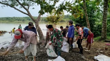 Keterangan foto : Puluhan personel TNI dari Koramil 0113/Cibaliung, Kodim 0601 Pandeglang.