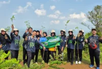 Keterangan foto:Menanam 4.500 pohon di Pulosari 