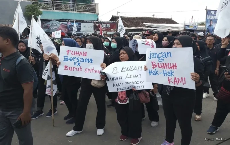 Keterangan foto : Buruh Sritex berharap pemerintah ambil alih, Senin (27/4/2026)