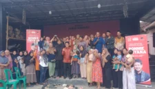 Keterangan poto : Boni Triana Anggota DPR RI saat bersilaturahmi kepada warga masyrakat Kampung Dukuh dalam acara sosialisasi Program Indonesia Pintar (PIP) pada 30/4/2026