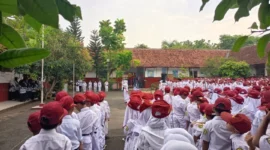 Keterangan poto : Suasana pelaksanaan upacara Hardiknas tahun 2026 di SDN 1 Rangkasbitung Barat pada 4/5/2026