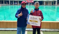 Keterangan poto : Rapassya berpoto bersama Guru Pendamping usai merebut medali perak loba O2SN tingkat kabupaten tahun 2026