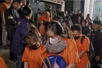 Keterangan foto : Tim penyidik dari Direktorat Tindak Pidana Umum Bareskrim Polri telah menggerebek markas besar operasi judi online di kawasan Jalan Hayam Wuruk, Jakarta Barat, Senin (11/5/2026)