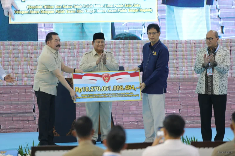Keterangan foto : Satgas PKH serahkan uang dan tanah ke Negara, Rabu (13/5/2026)