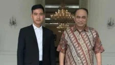 Keterangan foto : Wakil Presiden Gibran Rakabuming Raka menggelar pertemuan tertutup bersama Ketua Umum Relawan Jokowi (PROJO), Budi Arie Setiadi, di Kantor Istana Wakil Presiden, Jakarta, Kamis (7/5/2026)