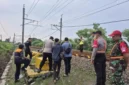 Keterangan foto : Jajaran personel Polsek Tigaraksa, di bawah naungan Polresta Tangerang, mendatangi lokasi Stasiun Kereta Api Daru, Kecamatan Jambe, pada Jumat (8/5/2026)
