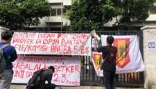 Keterangan foto : Gerakan Aksi Moral Mahasiswa (GAMMA) Kabupaten Lebak, Banten, menggelar demonstrasi di depan Kantor Direktorat Jenderal Bina Marga, Kementerian PUPR, Jakarta Selatan, Selasa (5/5/2026)