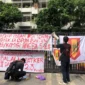 Keterangan foto : Gerakan Aksi Moral Mahasiswa (GAMMA) Kabupaten Lebak, Banten, menggelar demonstrasi di depan Kantor Direktorat Jenderal Bina Marga, Kementerian PUPR, Jakarta Selatan, Selasa (5/5/2026)