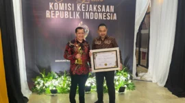 Kejaksaan Negeri Jakarta Pusat (Kejari Jakpus) berhasil mencetak sejarah gemilang dengan menyabet peringkat pertama untuk kategori Kejaksaan Negeri (Kejari) Tipe A dalam ajang bergengsi Malam Anugerah Komisi Kejaksaan Republik Indonesia.