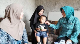 Tinawati Andra Soni bersama jajaran Kementerian Kependudukan dan Pembangunan Keluarga/BKKBN Provinsi Banten meninjau langsung pelayanan Keluarga Berencana (KB) implan gratis di Aula Kantor Kecamatan Balaraja, Kabupaten Tangerang, Senin (25/5/2026).