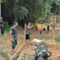 Keterangan foto : Komandan Kodim 0601/Pandeglang melaksanakan kegiatan peninjauan langsung ke lokasi pembangunan Jembatan Perintis Garuda yang terletak di Desa Sorongan, Jumat (1/5/2026)
