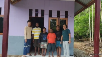 PT Kristalin Ekalestari Serahkan Rumah Baru ke Warga Nabire