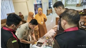 Keterangan foto : Kejaksaan Negeri (Kejari) Kabupaten Hulu Sungai Tengah (HST), Kalimantan Selatan, melakukan gerakan cepat dengan menggeledah empat lokasi berbeda terkait dugaan tindak pidana korupsi di lingkungan Dinas Kesehatan setempat, Kamis (7/4/2026)