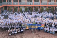 Keterangan poto : Acara Sosialisasi Berlalulintas yang di selenggarakan SMK PGRI Rangkasbitung bekerjasama dengan Satlantas Polres Lebak usai upacara Hdiknas Tahun 2026