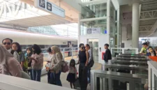 Arus balik long weekend mulai terlihat pada layanan Whoosh pada Minggu (31/5).