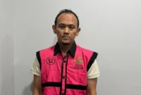 Keterangan foto : Tim Penyidik pada Jaksa Agung Muda Bidang Tindak Khusus (JAM Pidsus) Kejaksaan Agung resmi menetapkan dan menahan satu orang tersangka berinisial MJE.