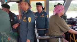 Keterangan foto : Balai Konservasi Sumber Daya Alam (BKSDA) Sulawesi Tenggara secara rutin melakukan pengawasan terhadap segala aktivitas yang memanfaatkan alur pelayaran di kawasan konservasi Taman Wisata Alam (TWA) Teluk Lasolo, Senin (11/4/2026)