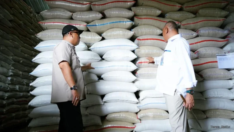 Anggota Komisi IV DPR RI, Arif Rahman, melakukan kunjungan kerja pengawasan ke gudang Bulog Kabupaten Pandeglang, Banten, pada Selasa (26/5/2026),