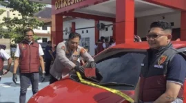 Keterangan foto : Sebanyak lima orang yang berperan sebagai penagih utang atau debt collector berhasil diringkus pihak kepolisian di Kota Pangkalpinang, Provinsi Bangka Belitung, Sabtu (17/5/2026)