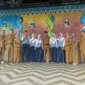 Keterangan poto: Kepala sekolah SMPN 2 Rangkasbitung saat berpoto bersama peserta ditik peraih medali emas O2SN tingkat ksbupaten bersama dewan guru
