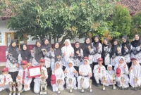 Keterangan poto : Poto bersa antata dewan guru bersama peraih medali dalam lomba O2SN Tingkat Kabupaten 